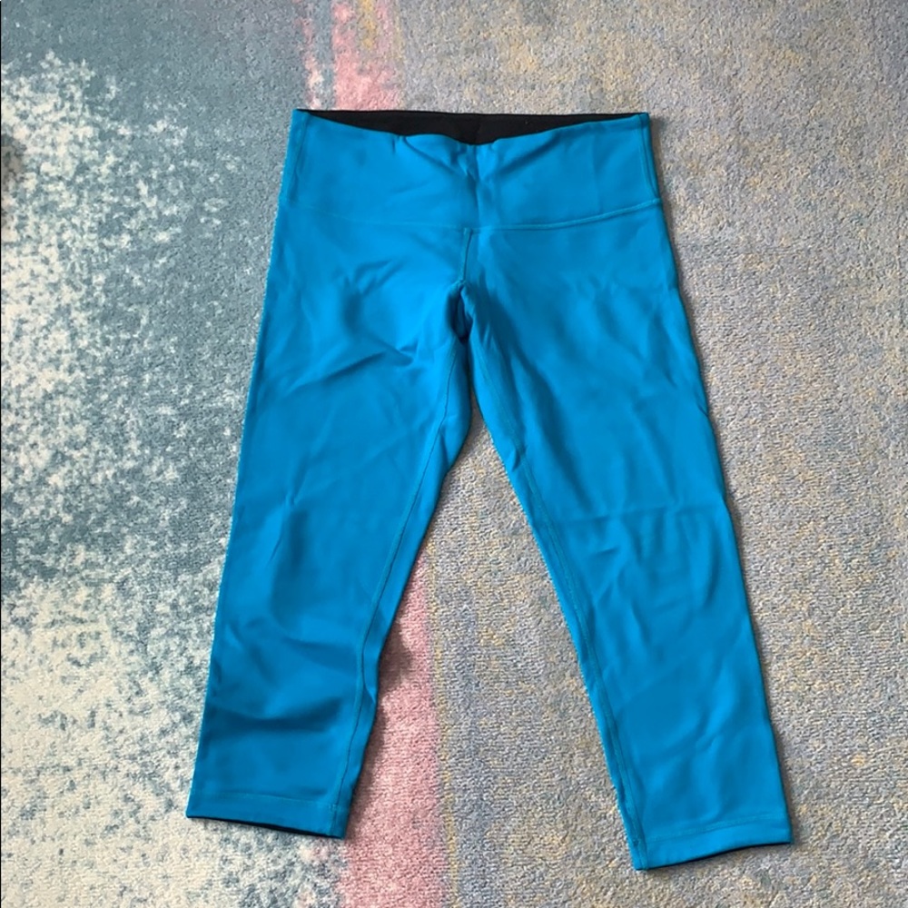 Lululemon WUNDER UNDER reversible crops 🖤💙